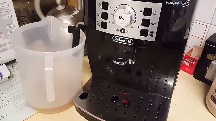 Čistenie automatického espressa Delonghi Magnifica