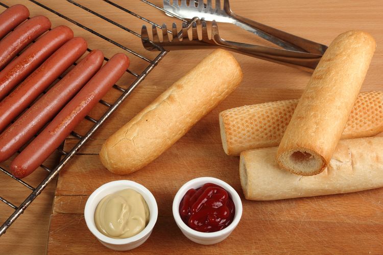 Výroba domácich hotdogov v hotdogovači