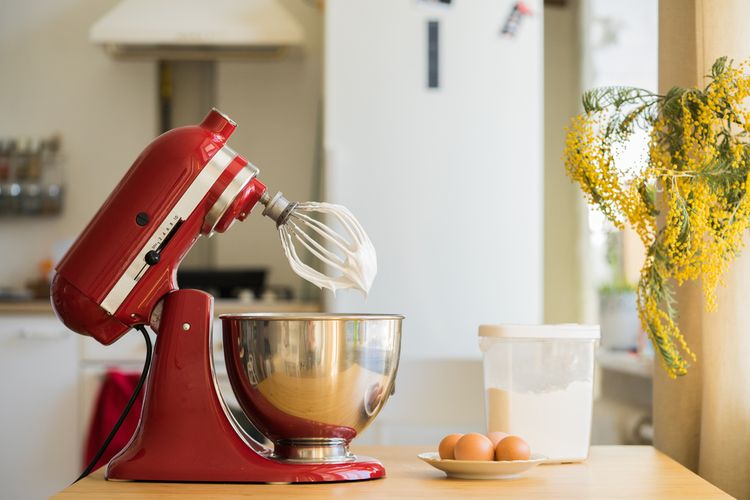 Červený kuchynský robot KitchenAid