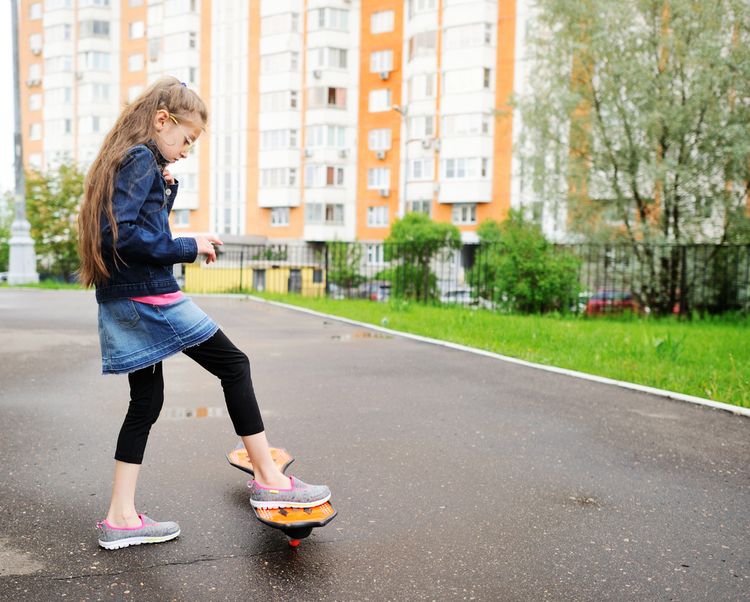 Dievčatko s waveboardom