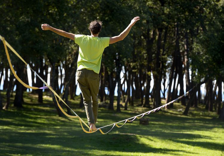 Slackline - chodenie po popruhu